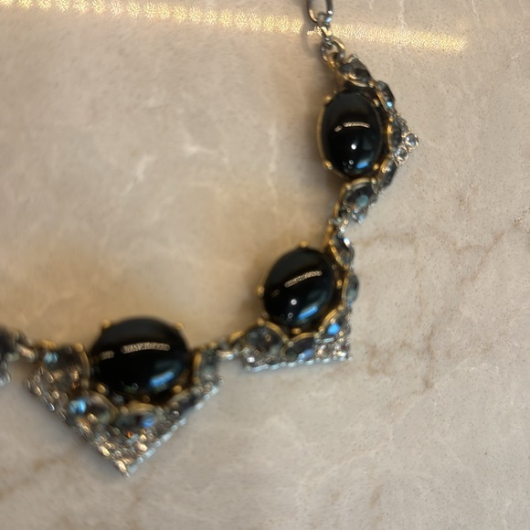 Black and silver necklace - Picture 3 of 3